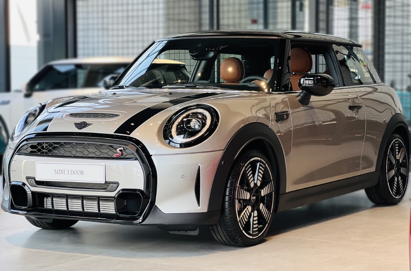Rent Mini Cooper 3 Door In Dubai (32)