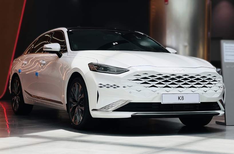 Rent Kia K8 in Dubai